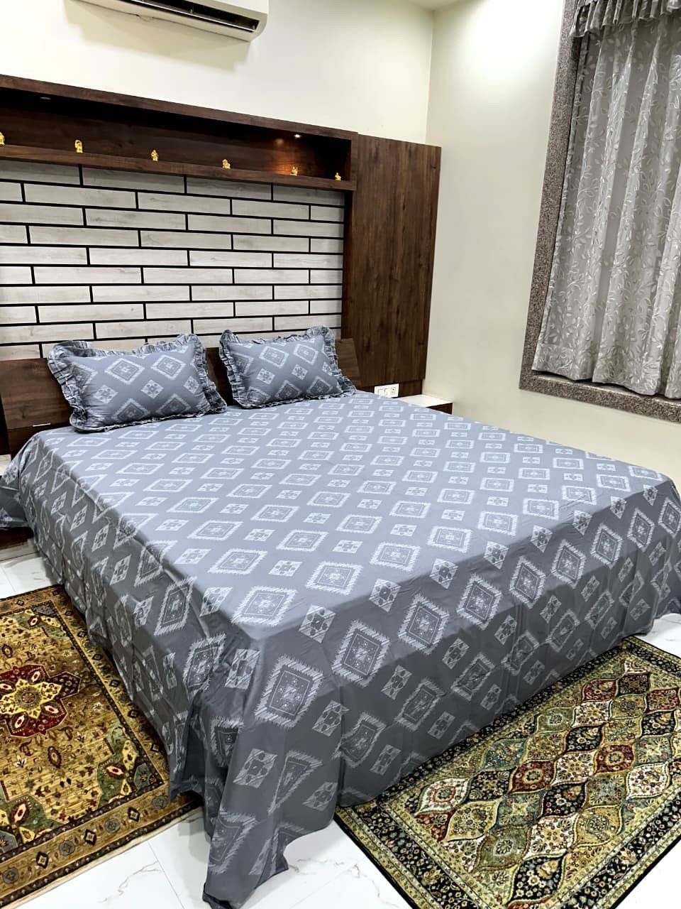 KING SIZE BEDSHEET WITH FRILL PILLOW COVERS (108*108)
