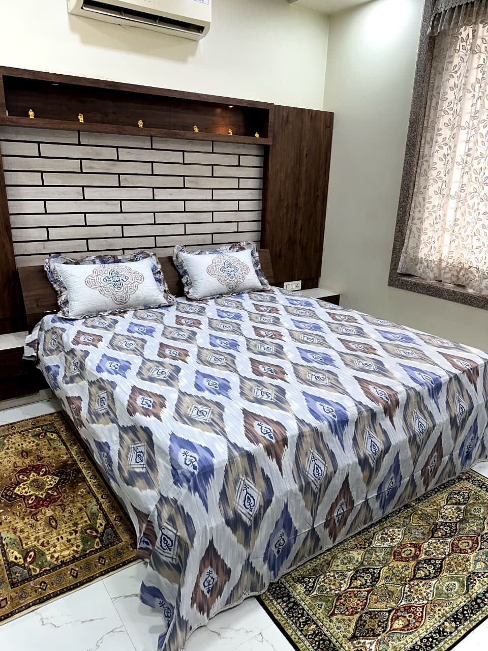 KING SIZE BEDSHEET WITH FRILL PILLOW COVERS (108*108)