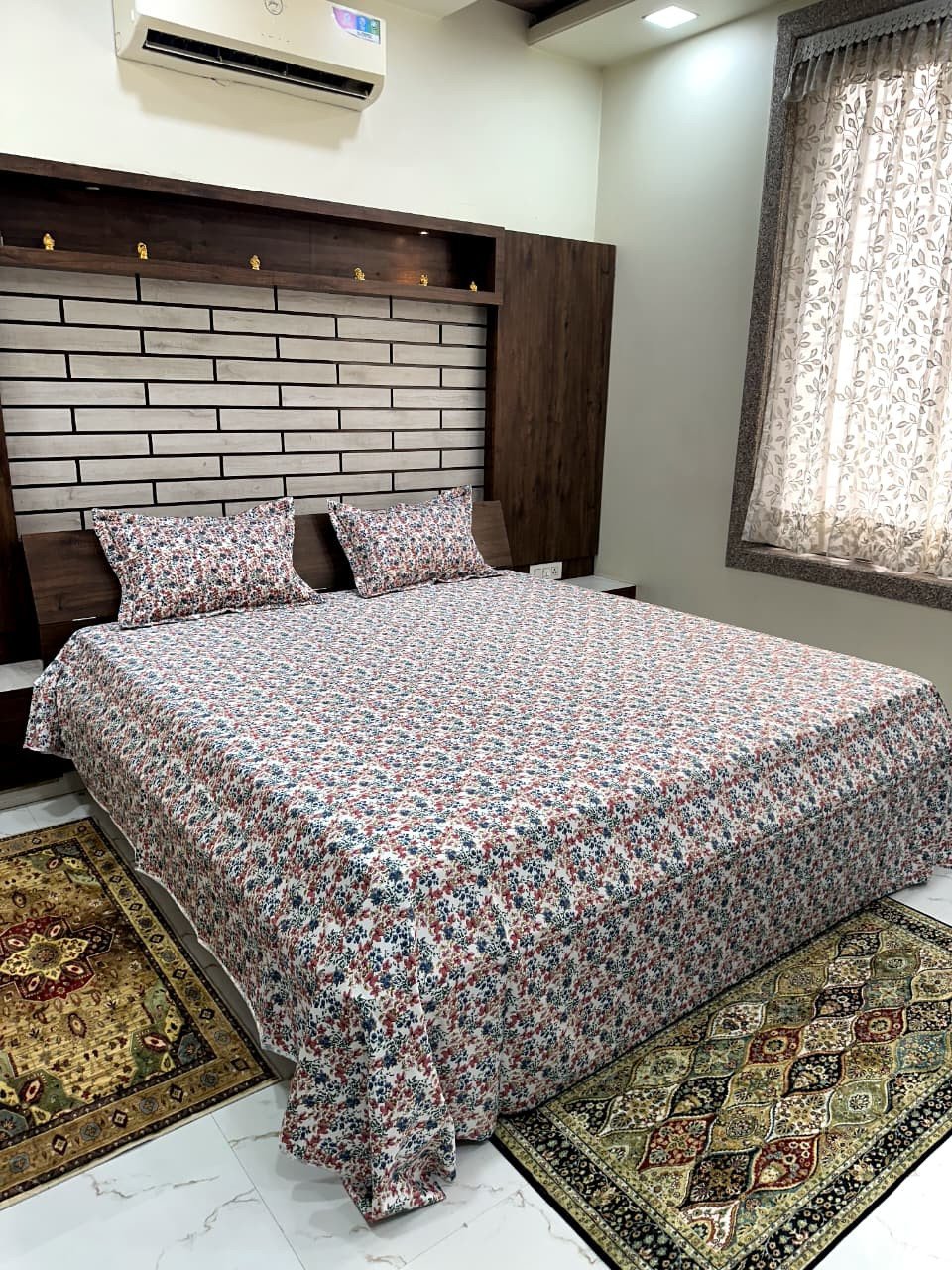 KING SIZE BEDSHEET WITH CULTED PILLOW COVERS (108*108)