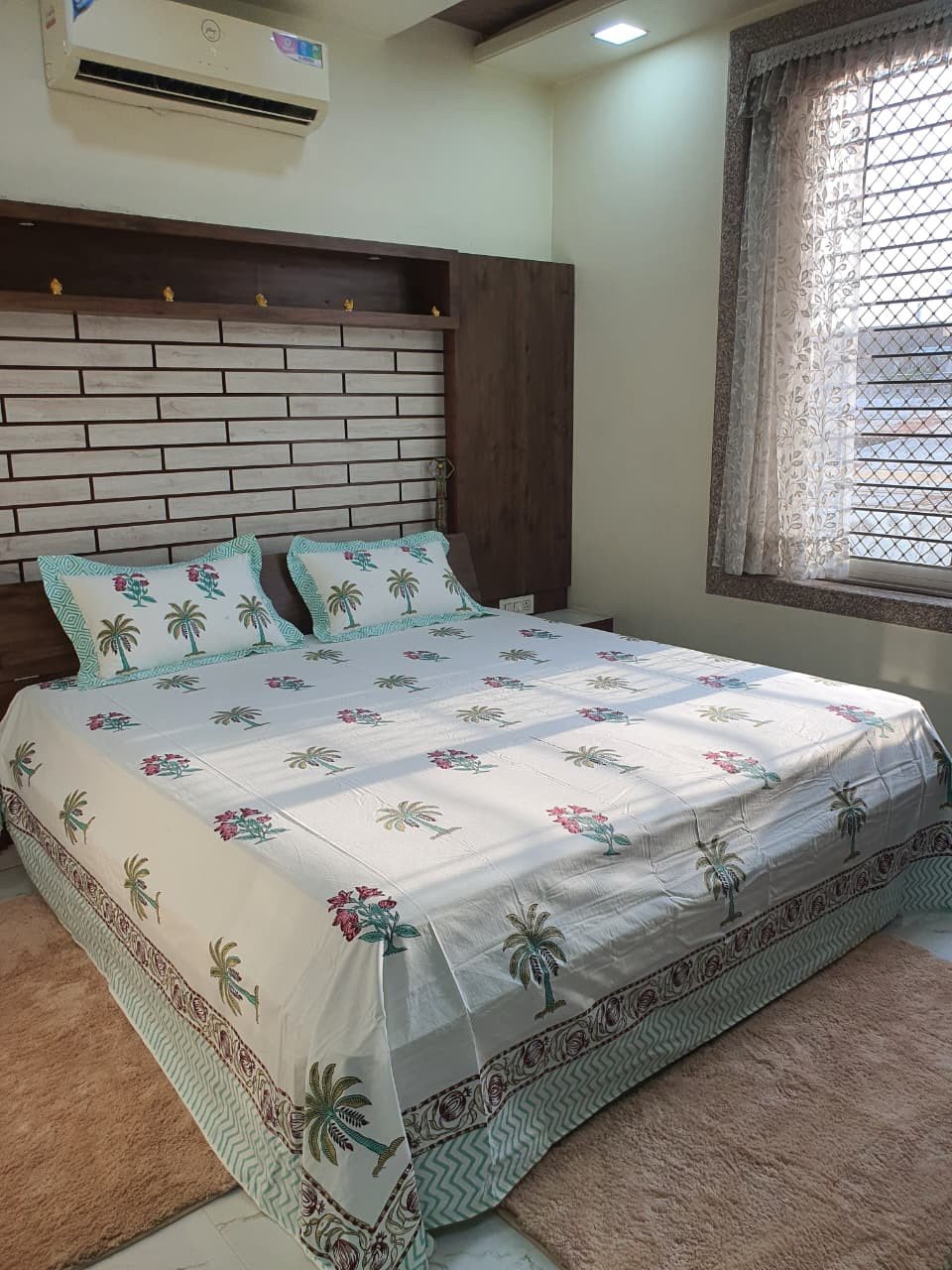 KING SIZE BEDSHEET WITH PILLOW COVER (108*108)