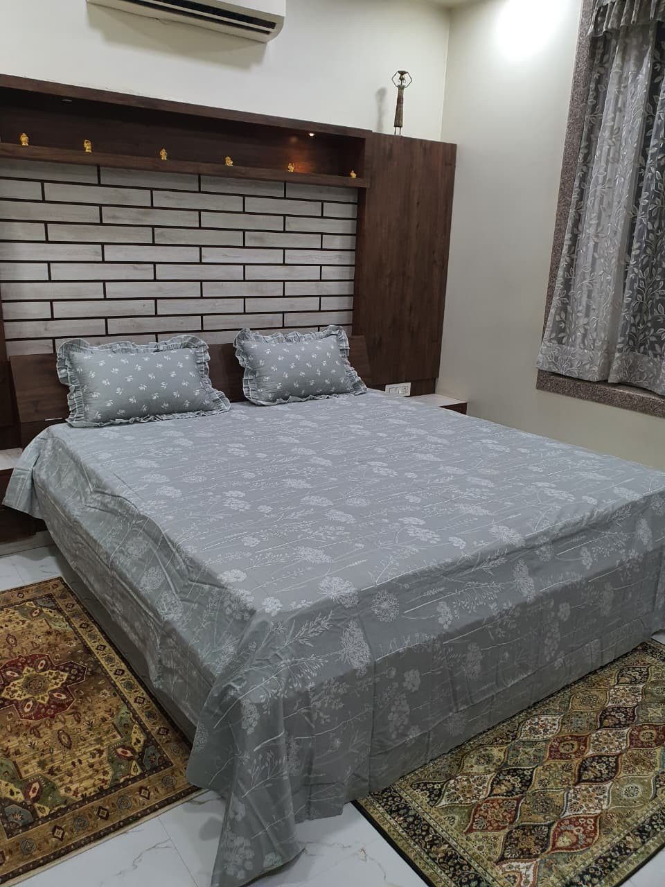 BEDSHEET KING SIZE WITH FRILL PILLOW COVERS