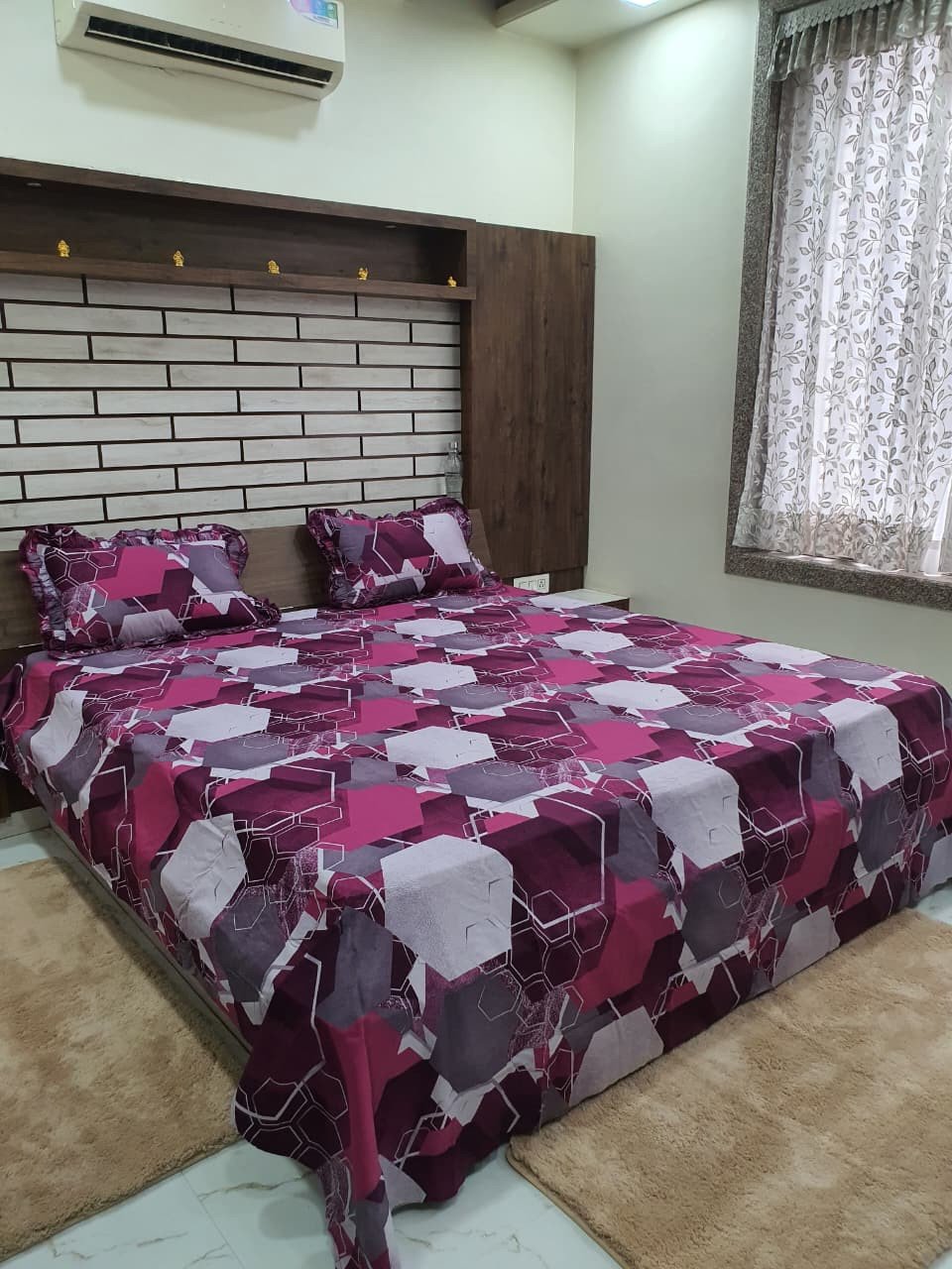 BEDSHEET KING SIZE WITH FRILL PILLOW COVERS