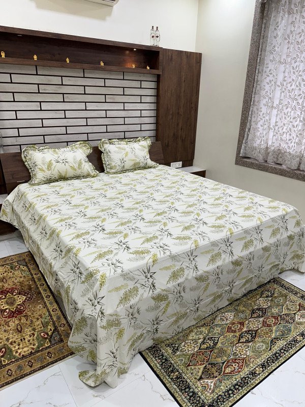 BEDSHEET KING SIZE WITH FRILL PILLOW COVERS